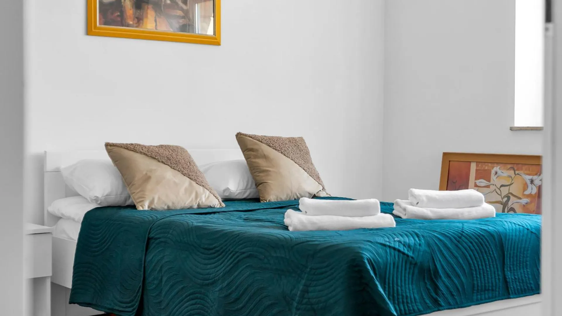 Metro Ratusz Arsenal Homely Apartment Warsaw