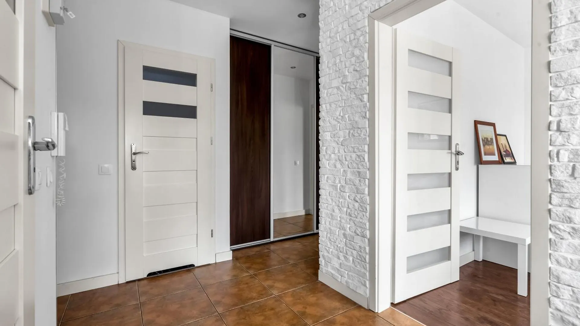 Metro Ratusz Arsenal Homely Apartment Warsaw