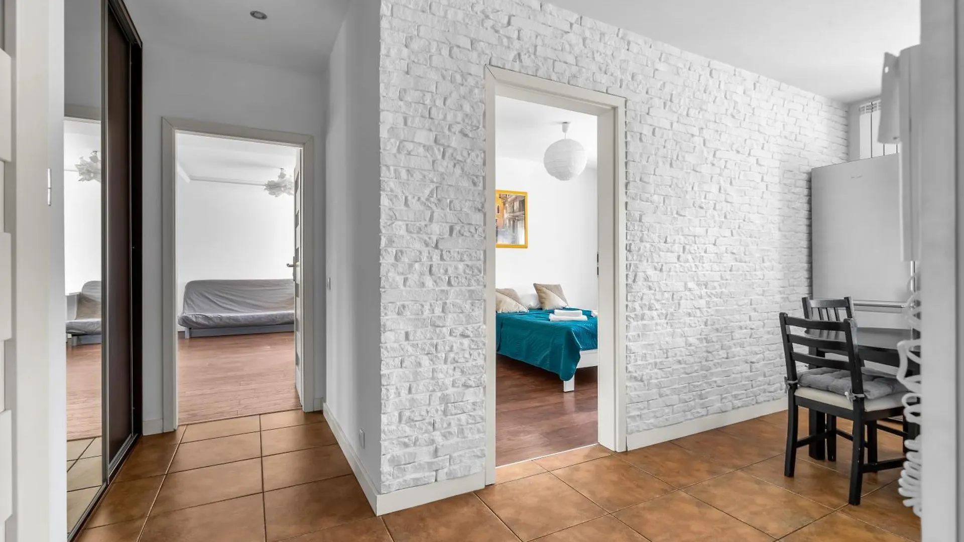 Metro Ratusz Arsenal Homely Apartment Warsaw Poland