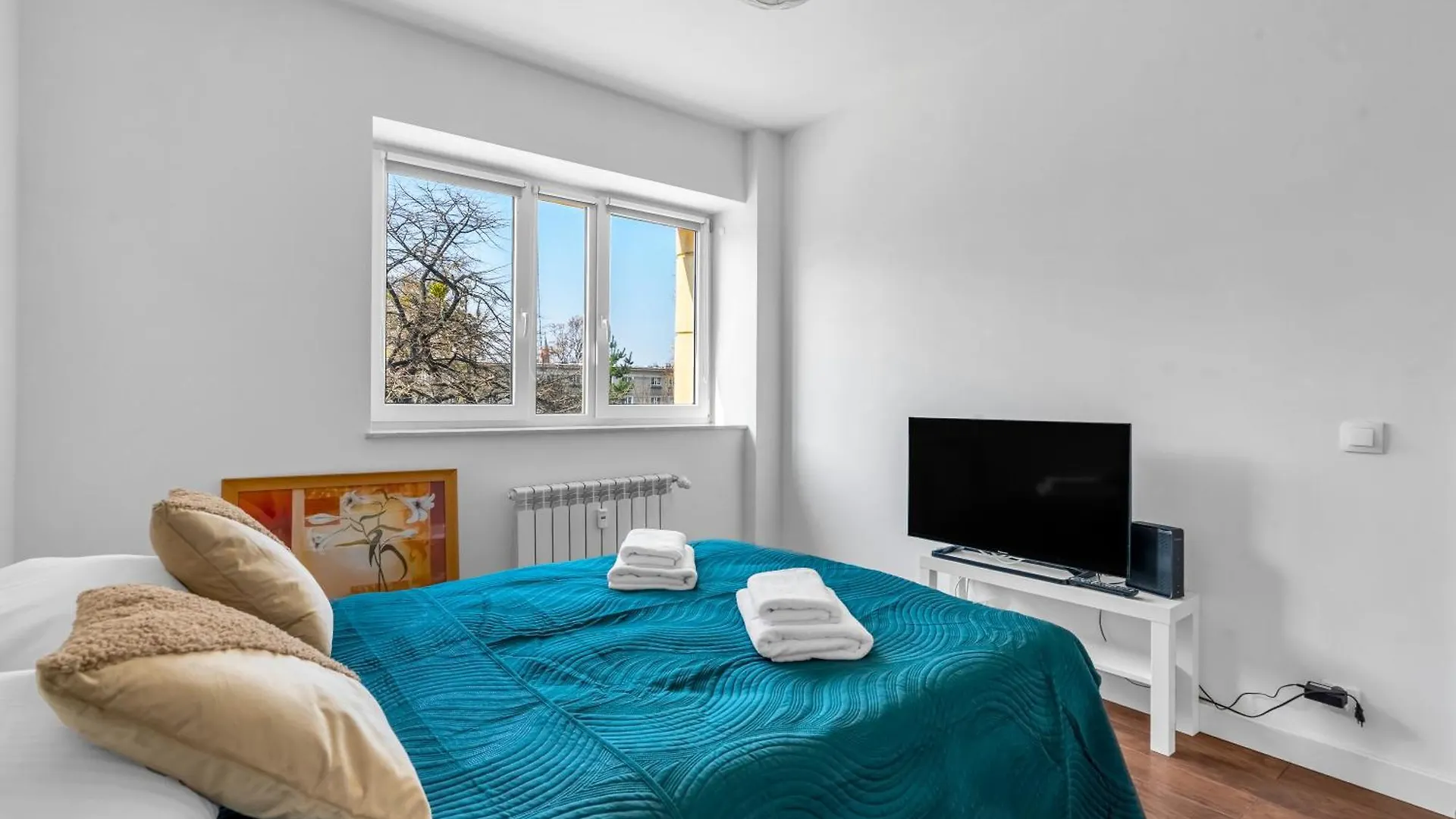 Metro Ratusz Arsenal Homely Apartment Warsaw
