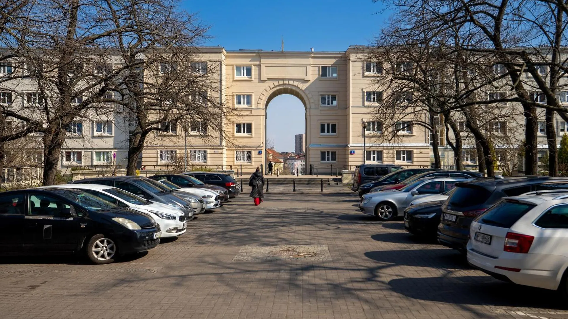 Metro Ratusz Arsenal Homely Apartment Warsaw